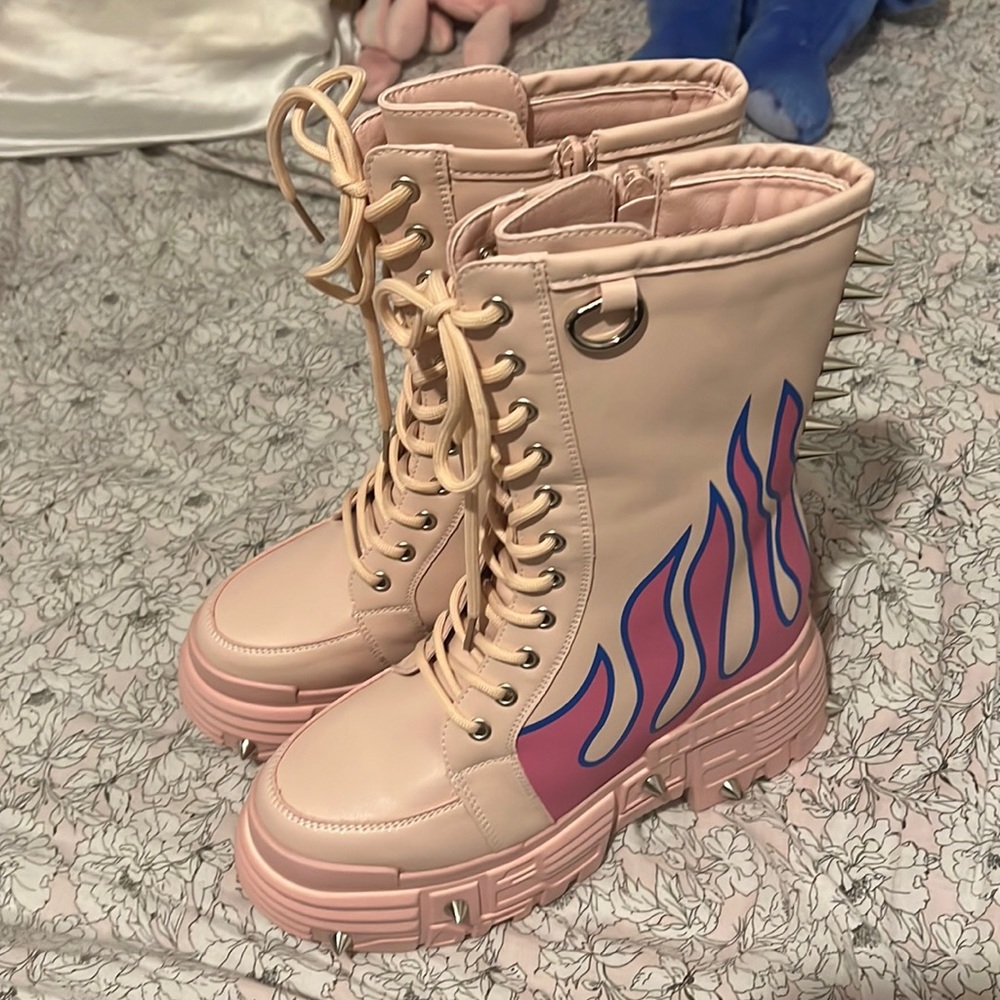 Must go! Azalea Wang boots 8.5